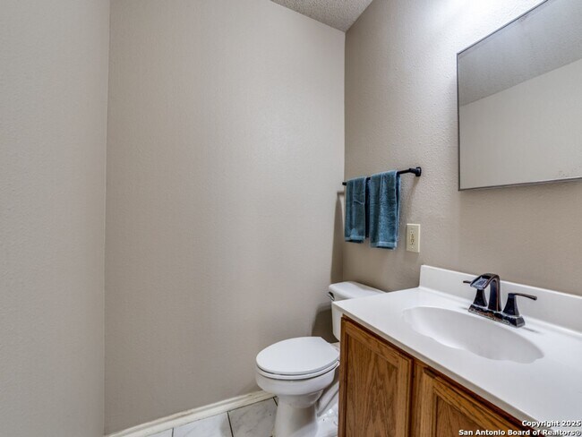 Building Photo - 3 Bedroom/2.5 Bath Northwest Crossing Subd...