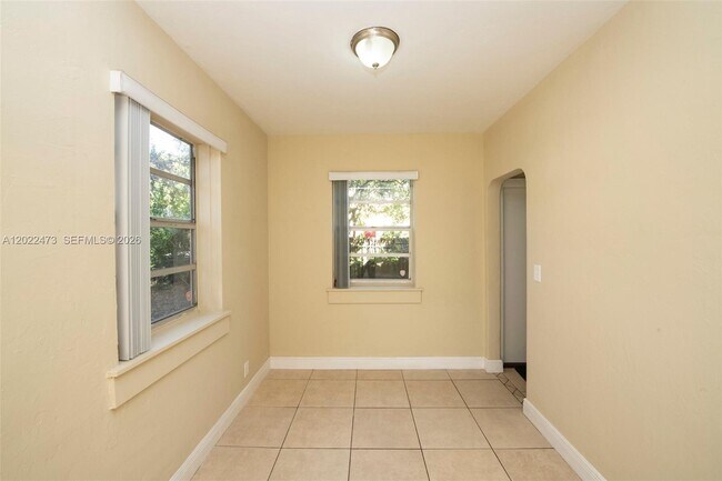 Building Photo - 12245 NE 9th Ave