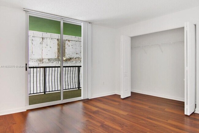 Building Photo - 1756 N Bayshore Dr