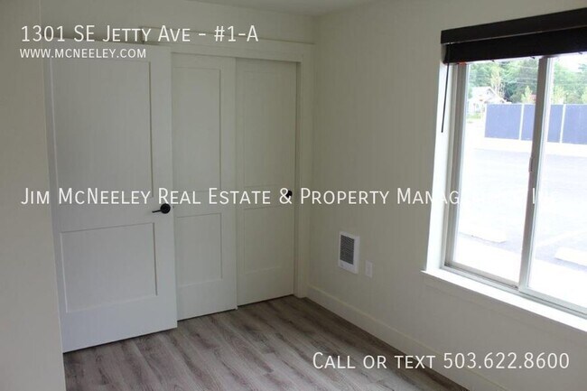 Building Photo - 1301 SE Jetty Ave