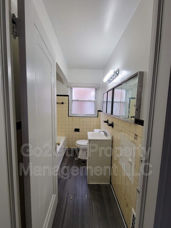 Building Photo - 18034 Birwood St