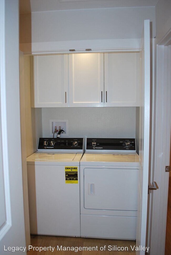 Building Photo - 4 br, 2 bath House - 1367 Bobolink Circle,