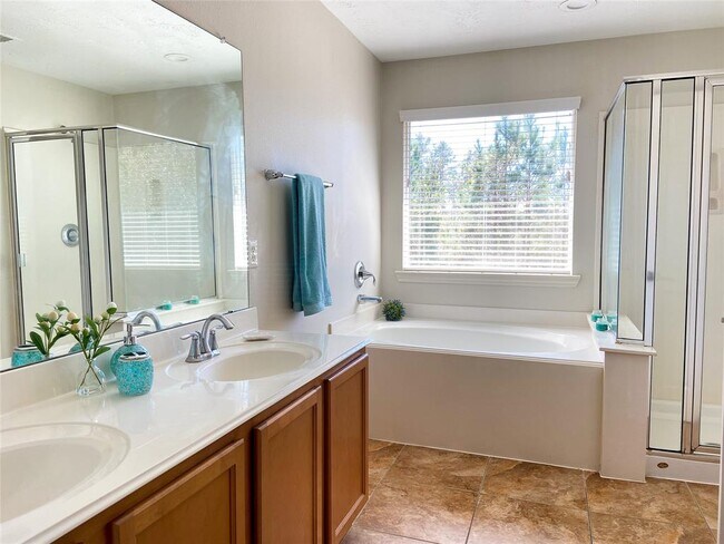 Building Photo - 27 Whitekirk Pl