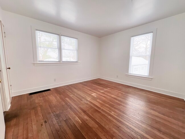 Building Photo - 721 Dean St