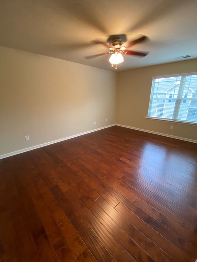 Building Photo - NEW LISTING - Beautiful Kennesaw Townhouse...