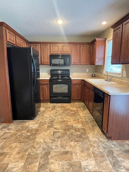 Building Photo - 4419 N 106th St