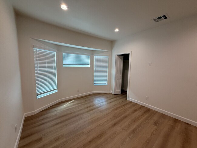 Building Photo - 2947 Dalton Ave
