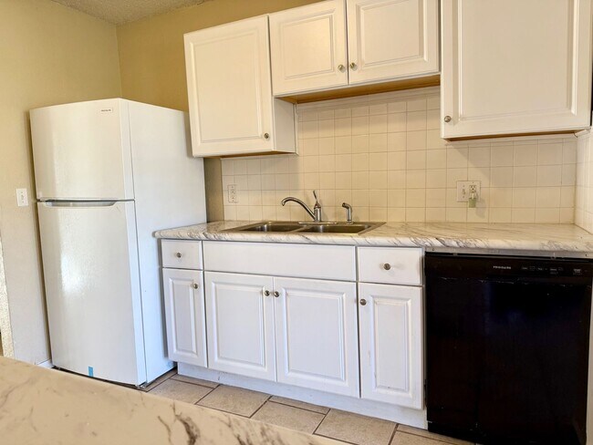 Building Photo - Cute home on cul-de-sac