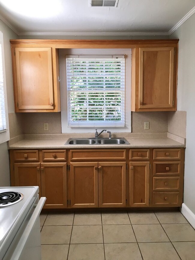 Building Photo - Forest Acres