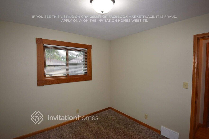 Building Photo - 118 14th Ave N