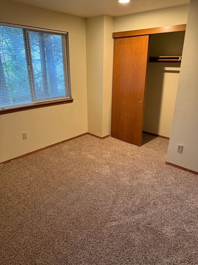 Building Photo - SW Karla Ct.