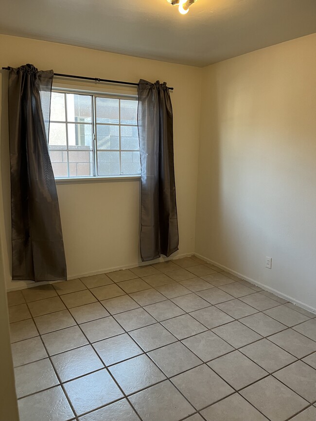 Building Photo - 649 Gilwood Ave