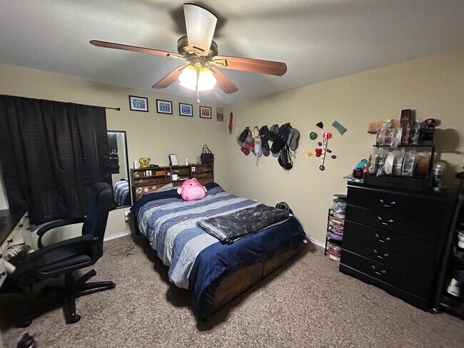 Building Photo - 2502 Horse Shoe Dr