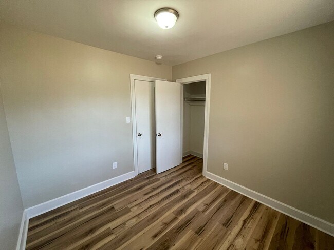 Building Photo - 108 N Saratoga St