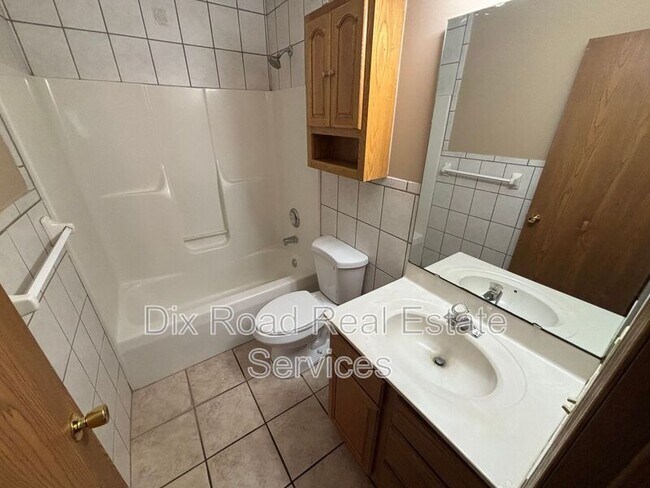 Building Photo - 983-A Pom Court