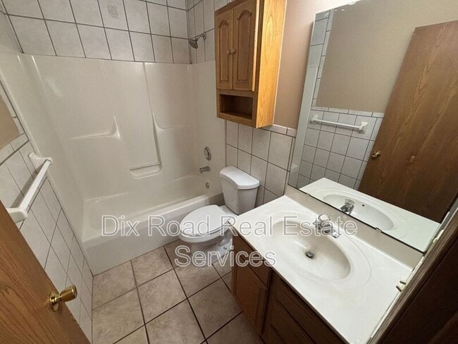 Building Photo - 983 Pom Ct