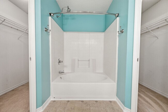 Building Photo - 3 Bedroom in Central Crestview!