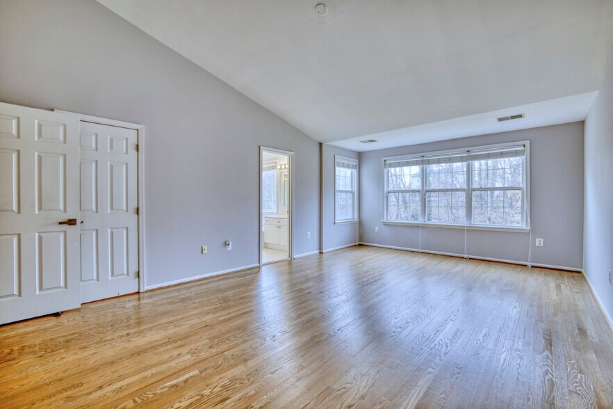 Building Photo - 5742 Governors Pond Cir