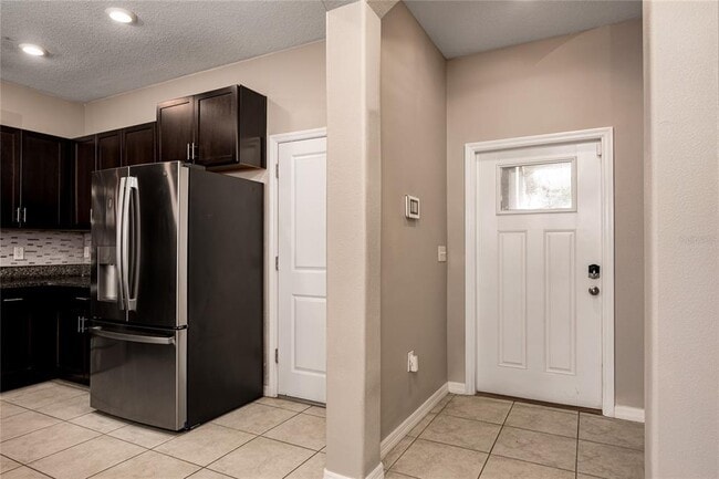 Building Photo - 724 Royal Empress Dr