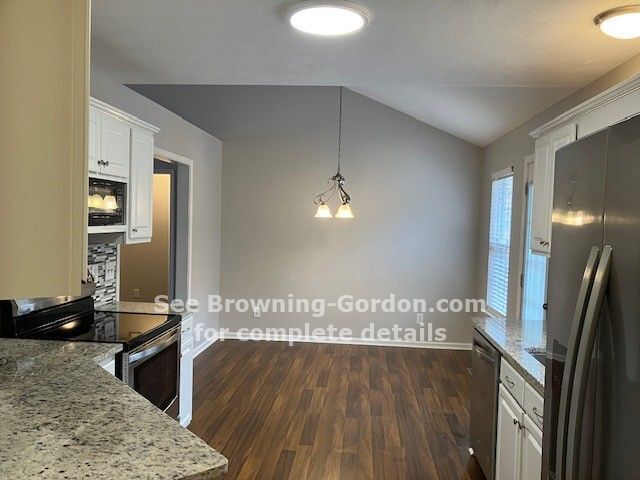 Building Photo - Amazing 3 bedroom 2 bath located in the Ol...