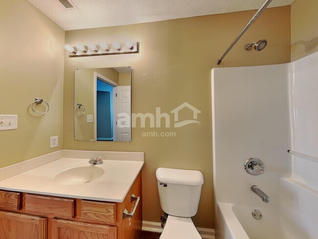 Building Photo - 1196 River Ridge Dr