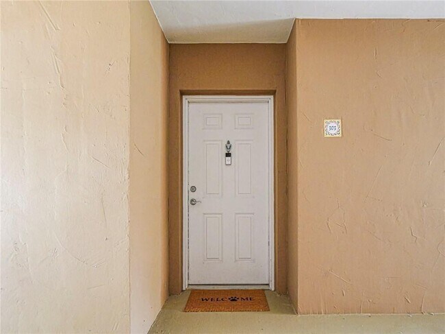 Building Photo - 5095 Fairways Cir