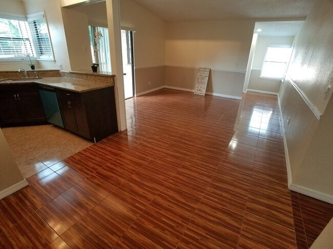 Building Photo - Beautiful Remodeled 1/1 Condo x Rent @ Winter Park in front of Full Sail.
