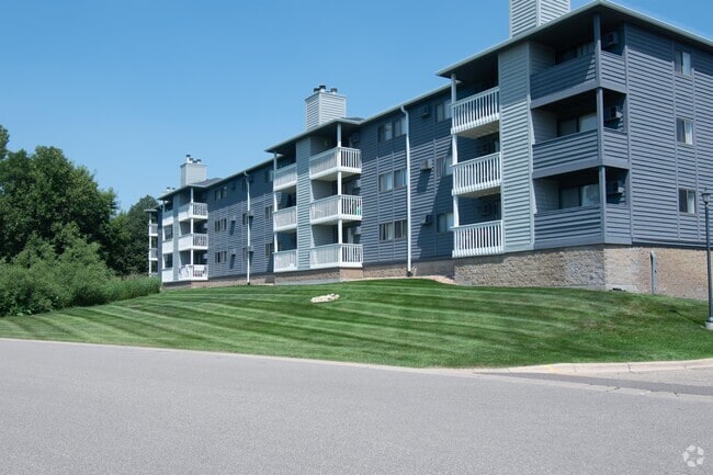 Building Photo - The Views of Minnetonka