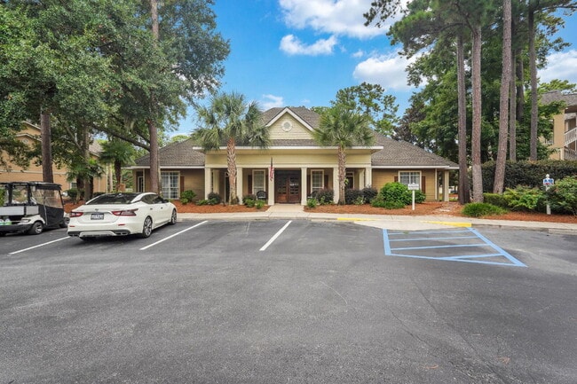Building Photo - "Discover Coastal Comfort: Spacious 2-Bed, 2-Bath Condo at Summer House, Hilton Head Island!"