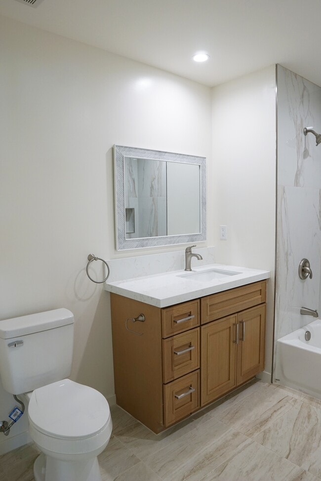 Building Photo - 517 S Mountain View Dr