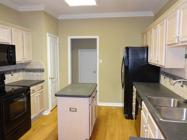 Building Photo - 717 Oteca Drive