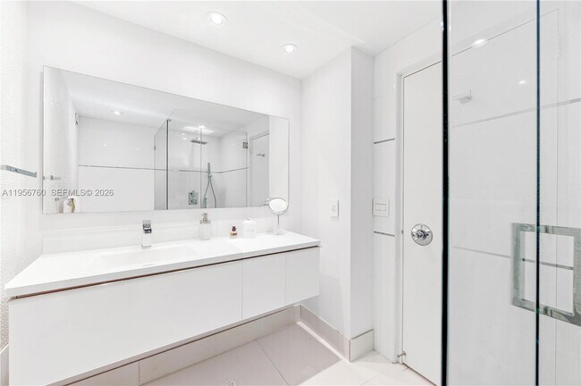 Building Photo - 5255 Collins Ave