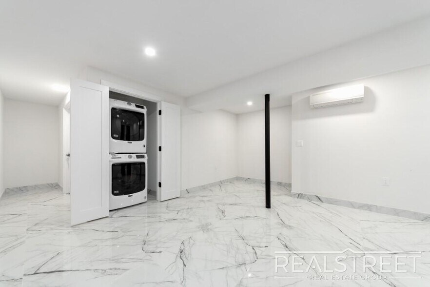 Building Photo - Jefferson