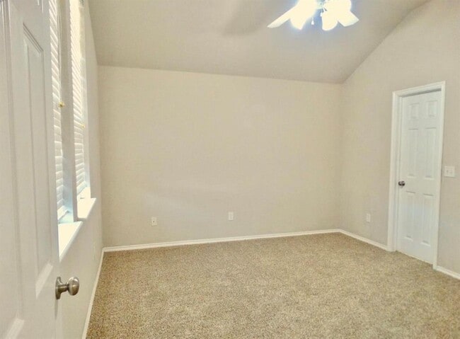 Building Photo - 3301 Buckingham Pl