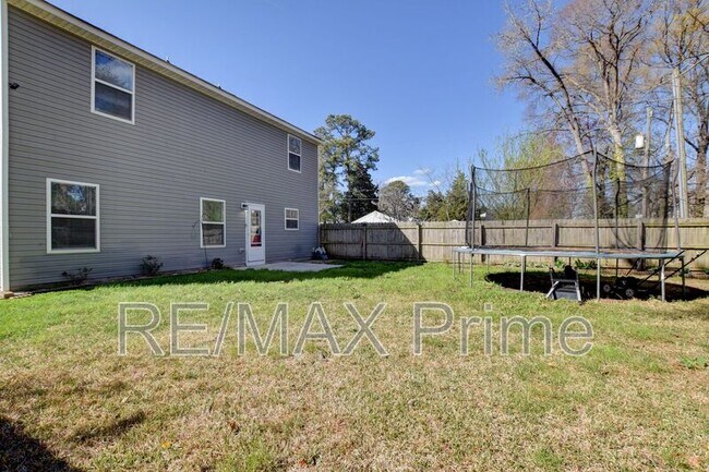 Building Photo - 8028 Glade Rd