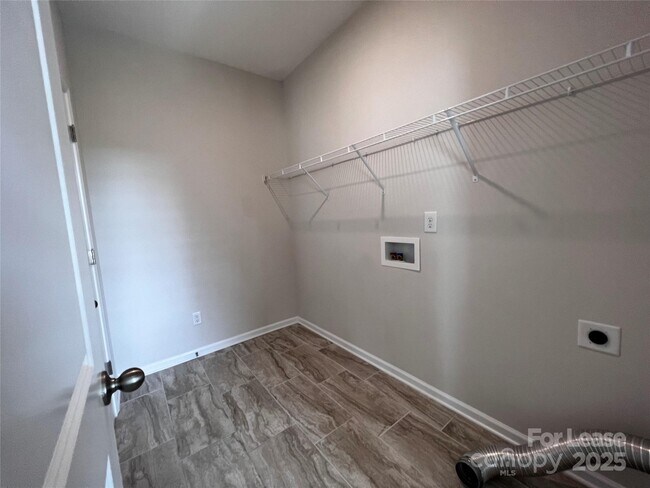 Building Photo - 108 Keats Aly