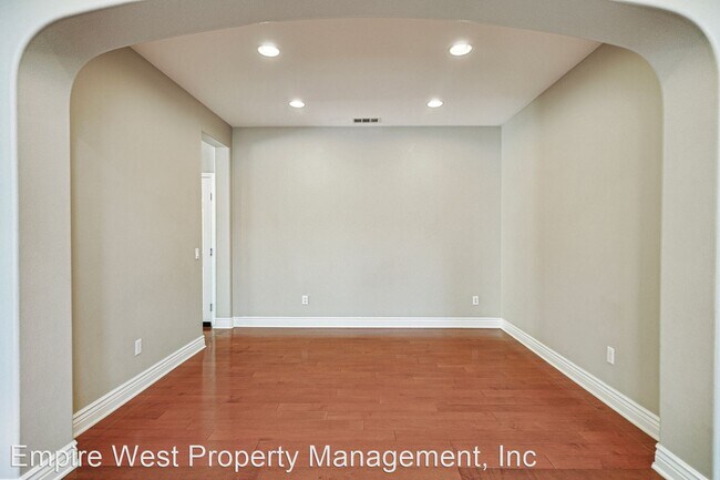 Building Photo - 5 br, 3 bath House - 28115 De La Vina Way