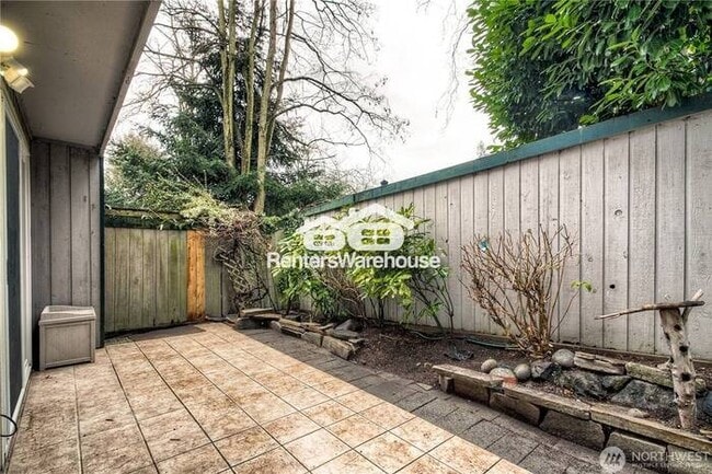 Building Photo - Spacious 3-Bedroom Townhome in Desirable C...