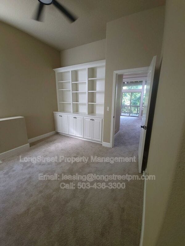 Building Photo - 9739 NW Henry Ct
