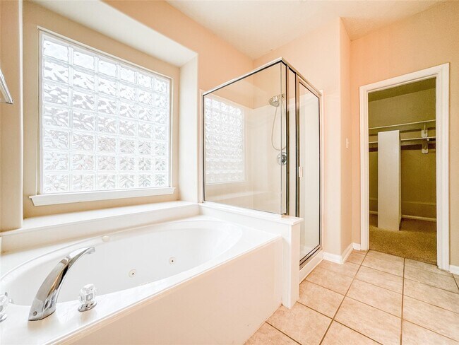 Building Photo - 4806 Lakefront Terrace Ct