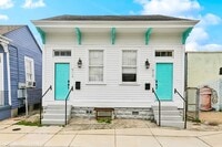 Building Photo - 910-912 N Prieur St