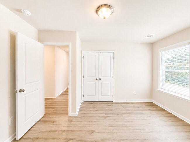 Building Photo - 201 Harvest Ridge Ln