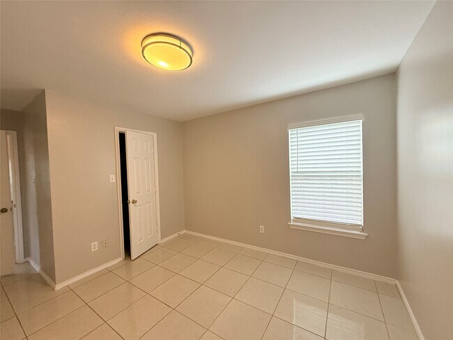 Building Photo - 12818 Magenta Oaks