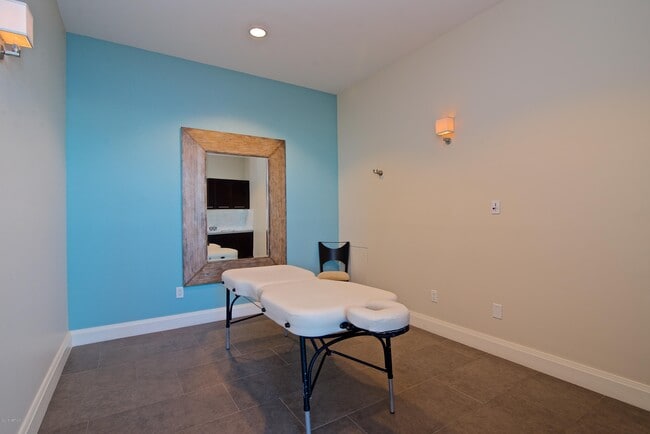 Building Photo - 1431 Riverplace Blvd