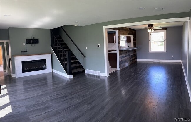 Building Photo - 221 Marrano Dr