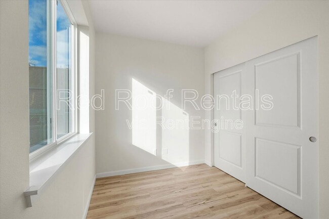 Building Photo - 1438 E 31st St