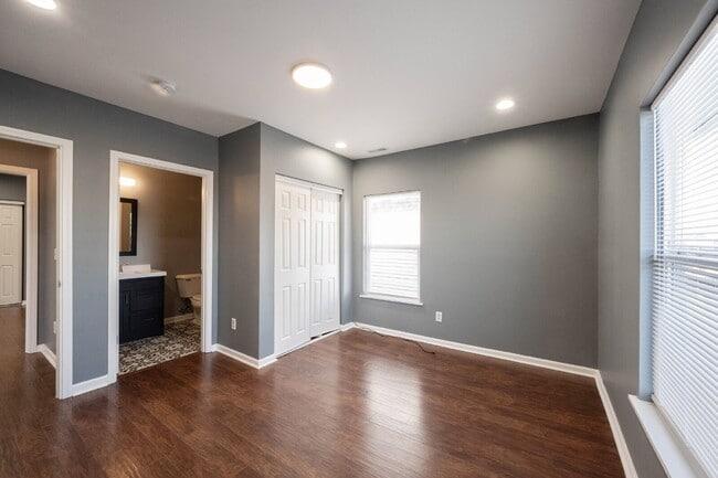 Building Photo - "Spacious 3-Bedroom Duplex on East Washington Street with 3 Full Baths – Ideal Living in Indianap...