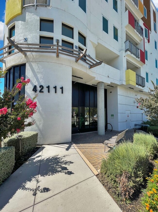 Building Photo - Contemporary Living at Osgood Residences –...