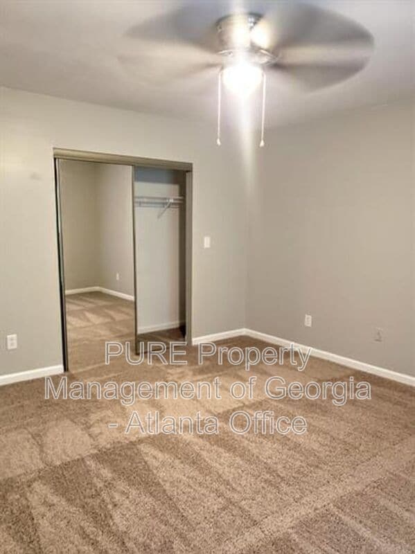 Building Photo - 5031 Village Green Way