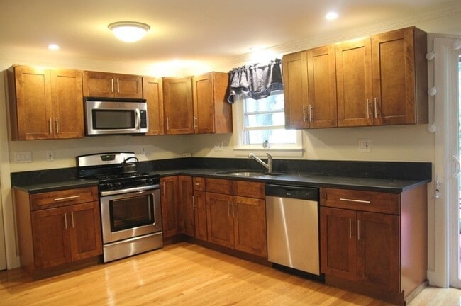 Building Photo - 45 Beresford St